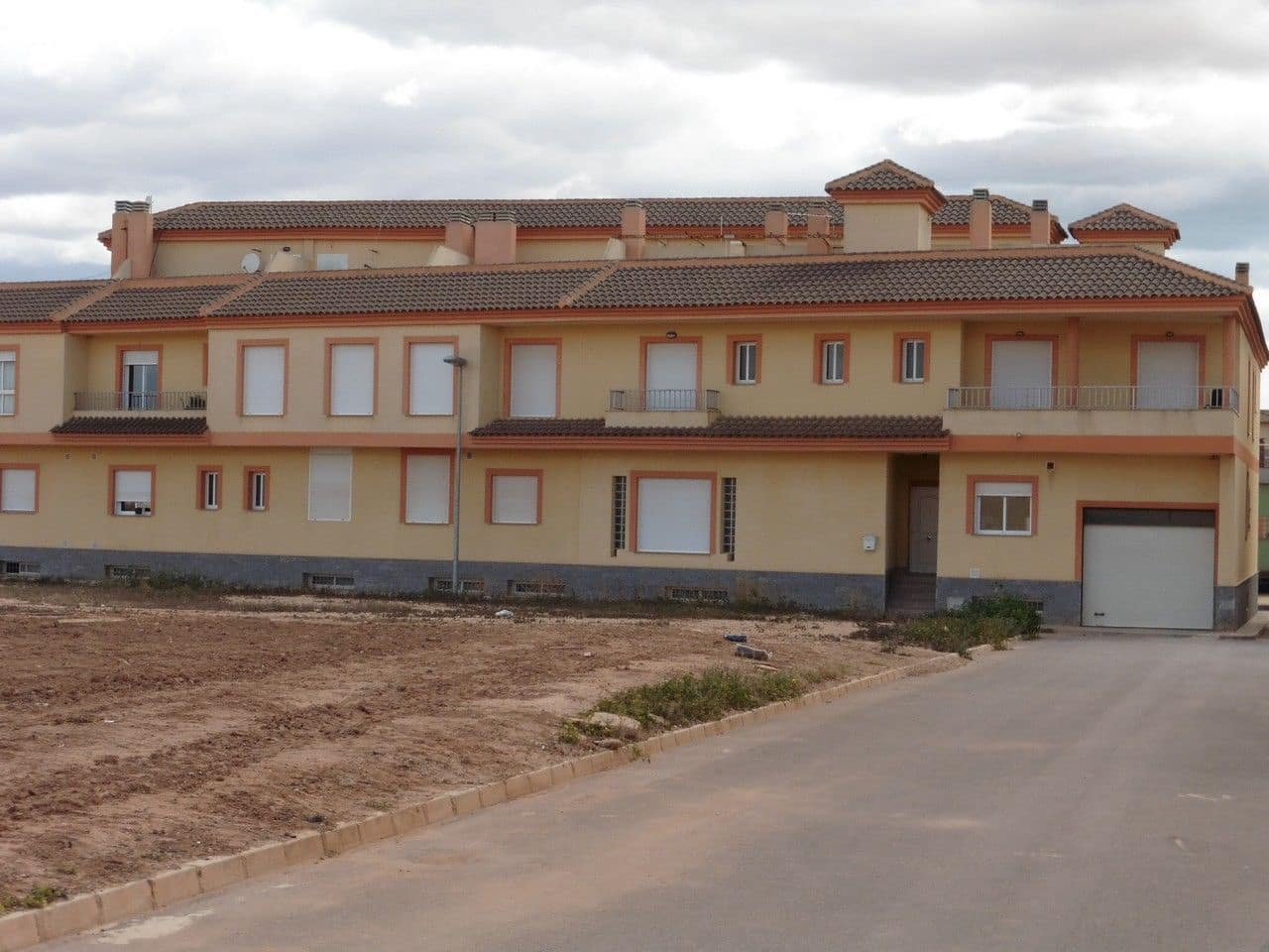4 soveværelse Villa til salg i Fuente Alamo de Murcia med garage - € 100.000 (Ref: 9980978)