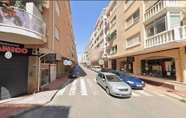 Piso de 2 habitaciones en Torrevieja en venta - 69.000 € (Ref: 9980988)