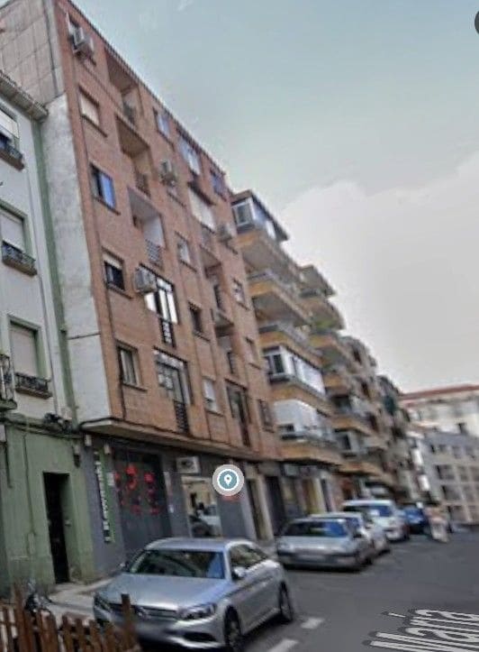 Piso de 4 habitaciones en Cáceres ciudad en venta - 86.000 € (Ref: 9980994)