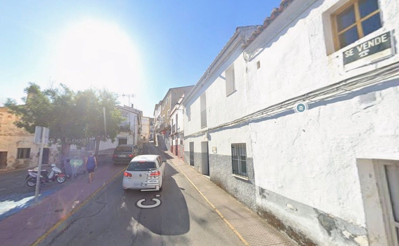 4 bedroom Villa for sale in Aliseda - € 31,000 (Ref: 9980996)