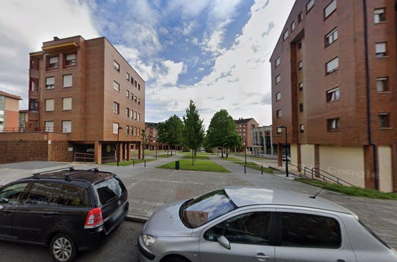2 bedroom Flat for sale in Oviedo with garage - € 135,000 (Ref: 9981015)