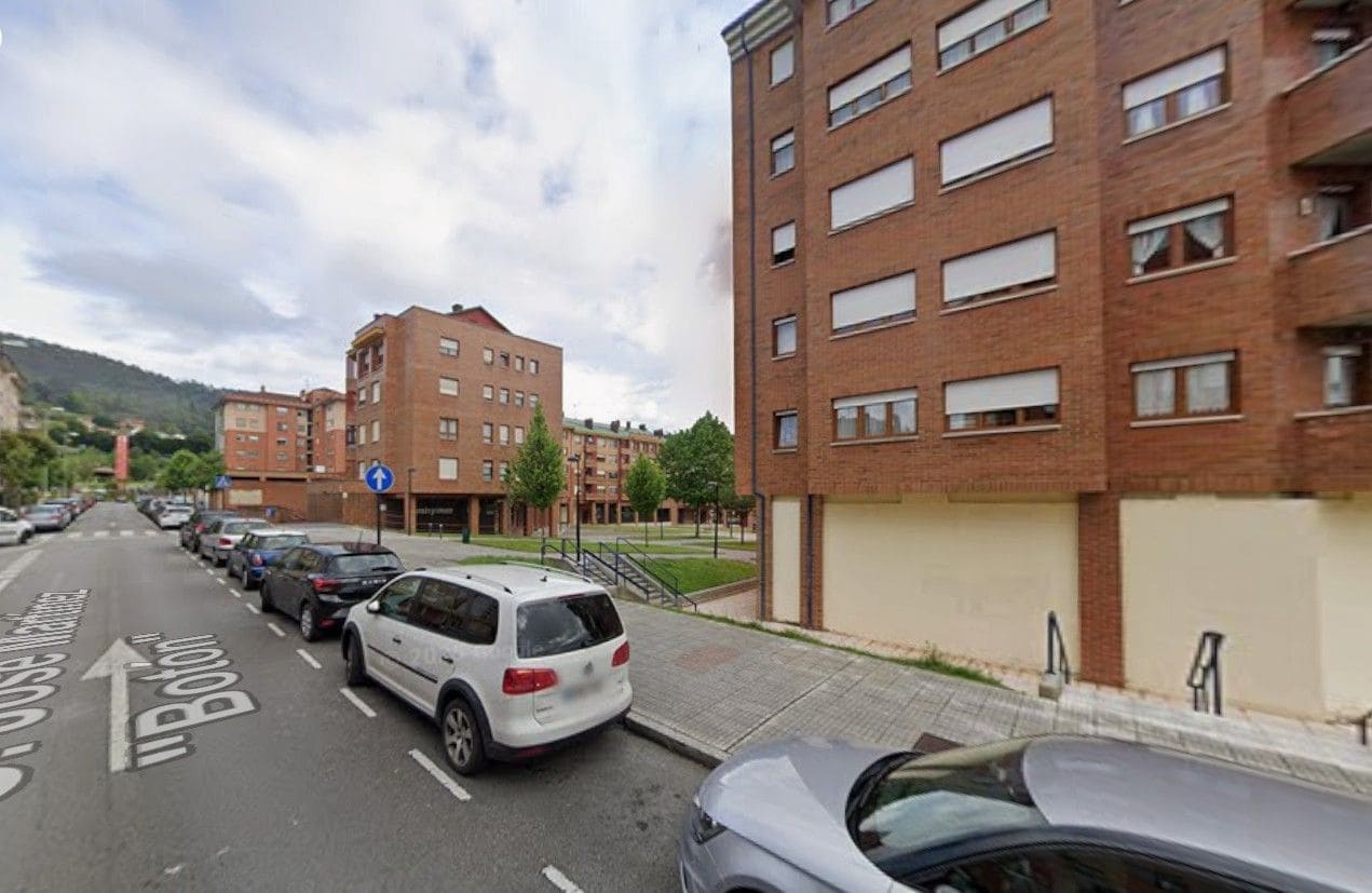 2 bedroom Flat for sale in Oviedo with garage - € 135,000 (Ref: 9981015)
