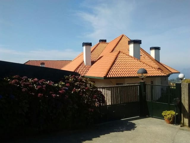 5 bedroom Villa for sale in Vigo with garage - € 375,000 (Ref: 9981023)