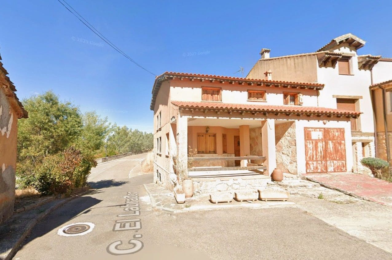 4 bedroom Villa for sale in Grajera - € 155,000 (Ref: 9981034)