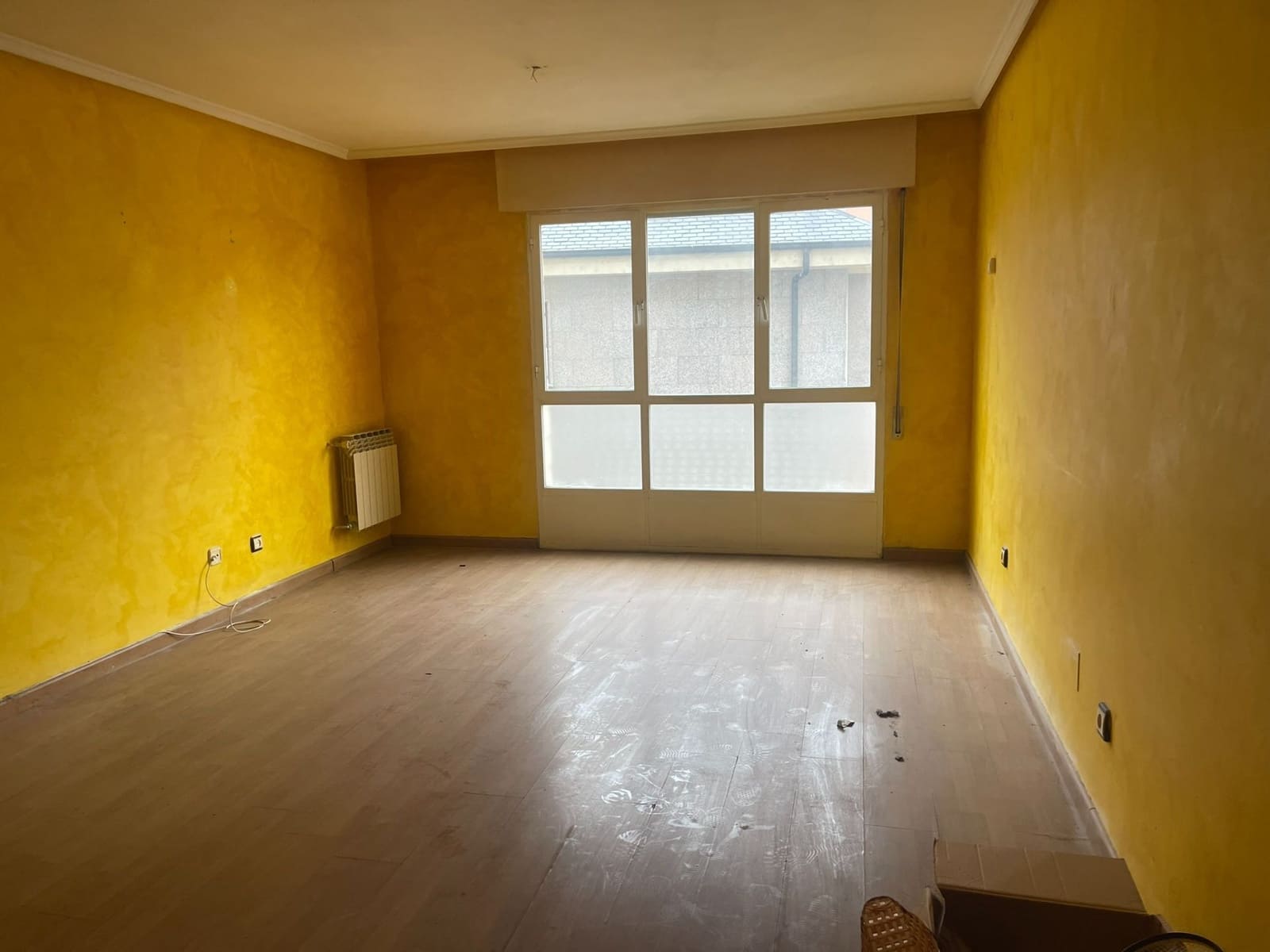 3 slaapkamer Flat te koop in Bembibre - € 55.000 (Ref: 9981043)
