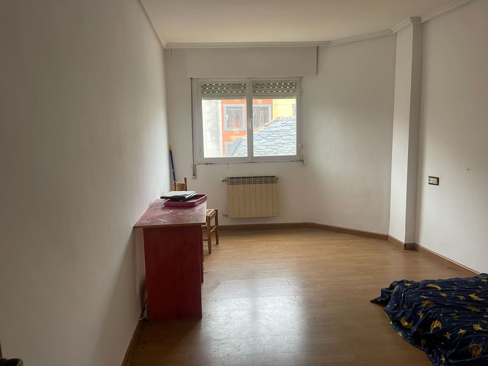 3 slaapkamer Flat te koop in Bembibre - € 55.000 (Ref: 9981043)