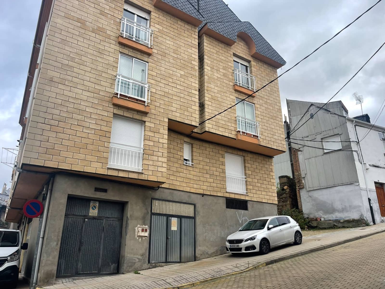 3 slaapkamer Flat te koop in Bembibre - € 55.000 (Ref: 9981043)