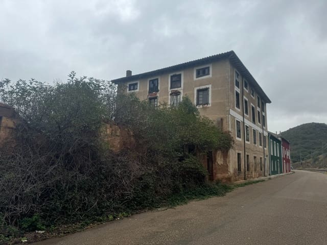 9 soveværelse Lejlighed til salg i Alar del Rey - € 45.000 (Ref: 9981050)