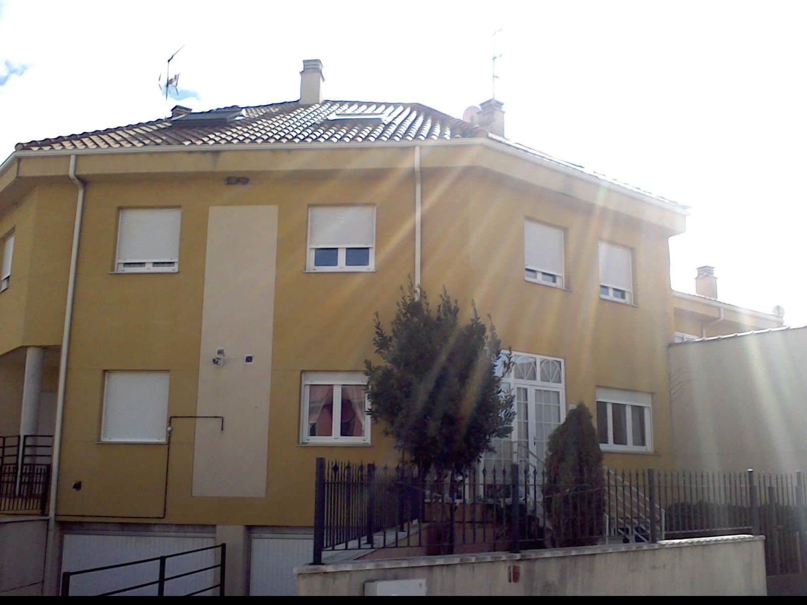 3 Zimmer Villa zu verkaufen in Sahagun mit Garage - 125.000 € (Ref: 9981054)