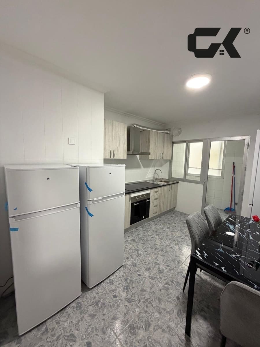 Appartement de 5 chambres à louer à Alcantarilla - 300 € (Ref: 9999811)