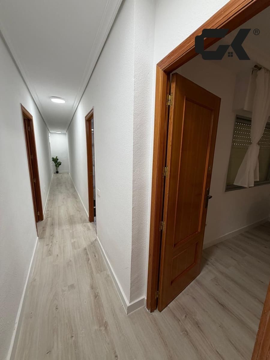 Appartement de 5 chambres à louer à Alcantarilla - 300 € (Ref: 9999811)