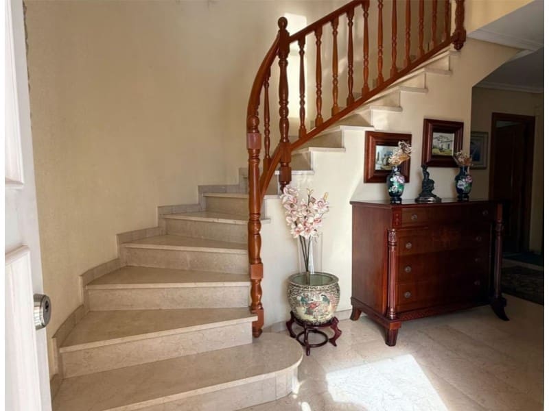 5 bedroom Villa for sale in Benicassim with garage - € 569,000 (Ref: 10049176)