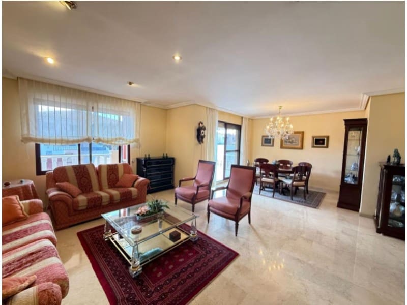 5 bedroom Villa for sale in Benicassim with garage - € 569,000 (Ref: 10049176)