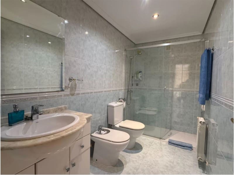 5 bedroom Villa for sale in Benicassim with garage - € 569,000 (Ref: 10049176)