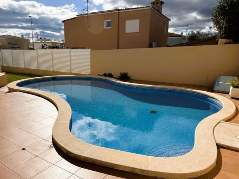 5 bedroom Villa for sale in Benicassim with garage - € 569,000 (Ref: 10049176)