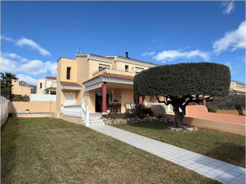 5 bedroom Villa for sale in Benicassim with garage - € 569,000 (Ref: 10049176)