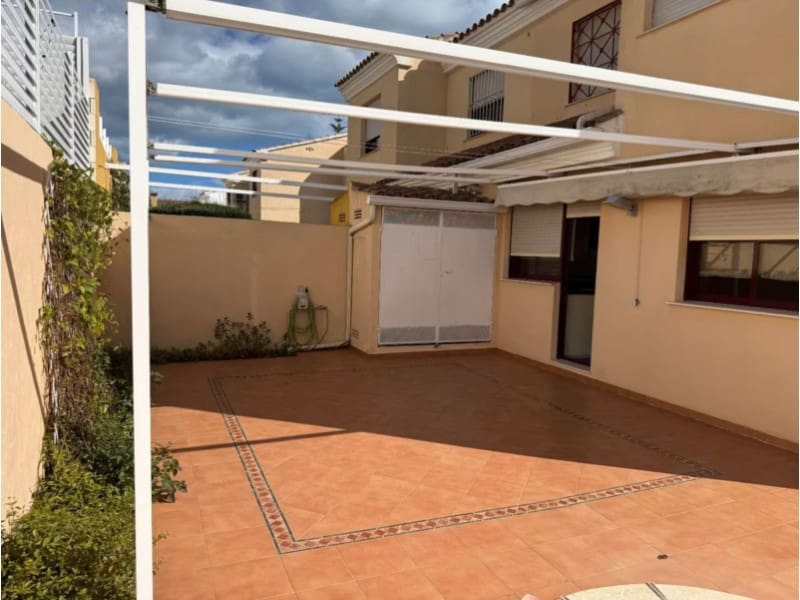 5 bedroom Villa for sale in Benicassim with garage - € 569,000 (Ref: 10049176)