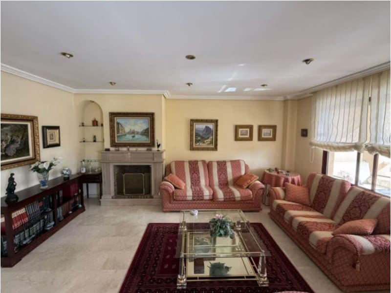 5 bedroom Villa for sale in Benicassim with garage - € 569,000 (Ref: 10049176)