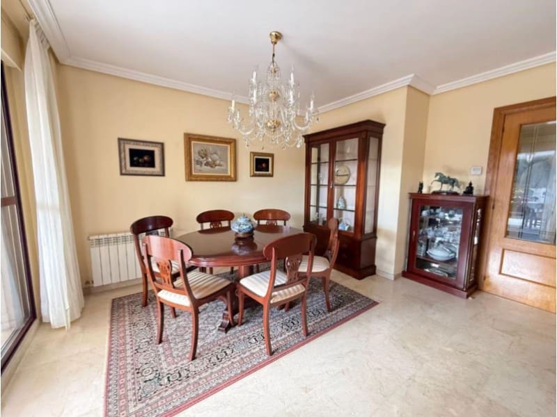 5 bedroom Villa for sale in Benicassim with garage - € 569,000 (Ref: 10049176)
