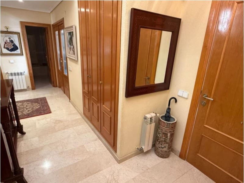 5 bedroom Villa for sale in Benicassim with garage - € 569,000 (Ref: 10049176)