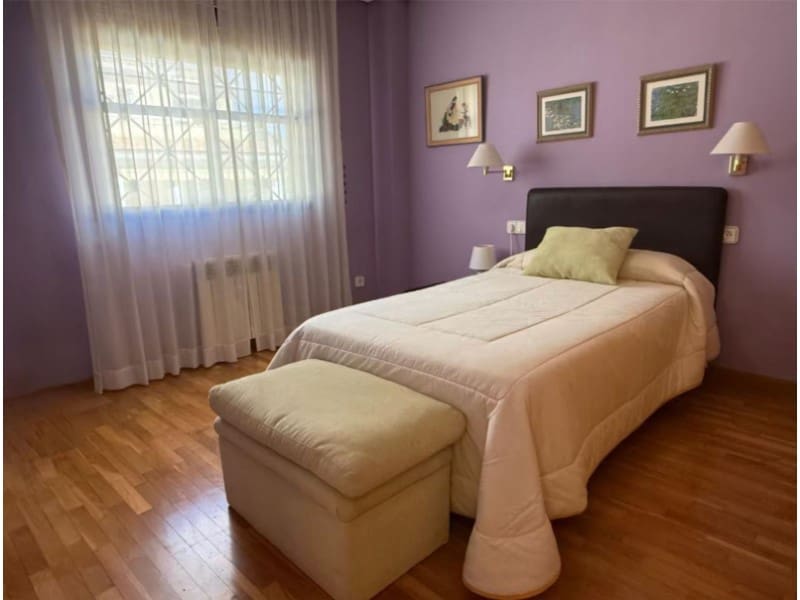 5 bedroom Villa for sale in Benicassim with garage - € 569,000 (Ref: 10049176)