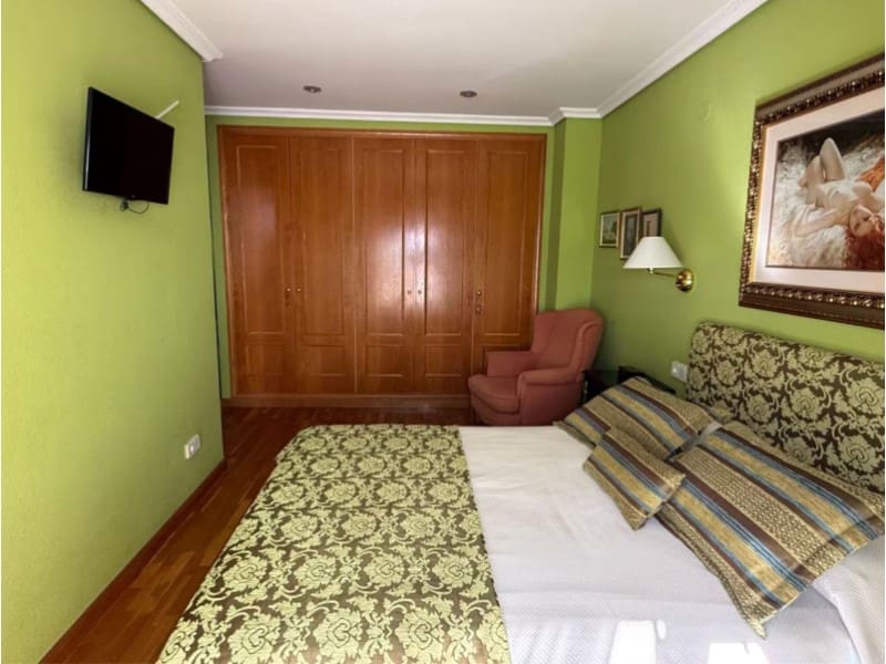 5 bedroom Villa for sale in Benicassim with garage - € 569,000 (Ref: 10049176)