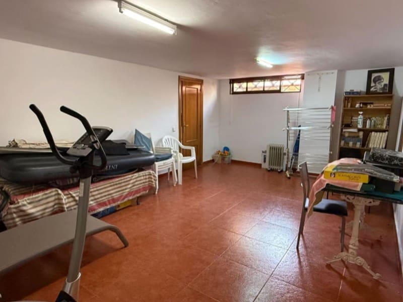 5 bedroom Villa for sale in Benicassim with garage - € 569,000 (Ref: 10049176)