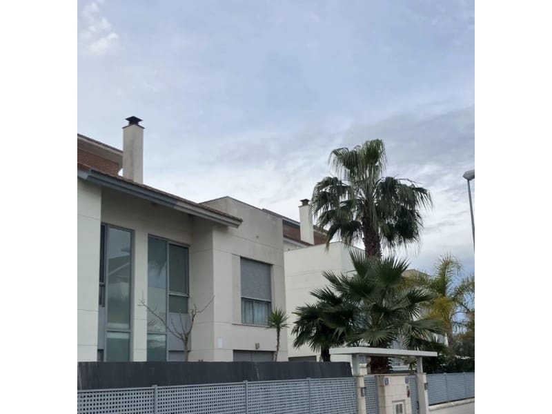 4 bedroom Townhouse for sale in Benicassim with garage - € 490,000 (Ref: 10049178)