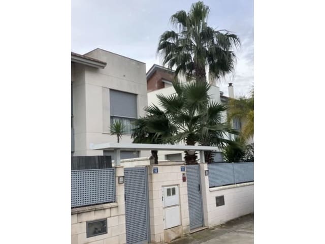 4 bedroom Townhouse for sale in Benicàssim with garage - € 490,000 (Ref: 10049178)