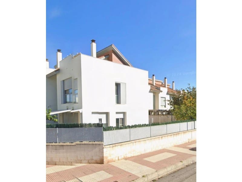 4 soveværelse Byhus til salg i Benicassim med swimmingpool garage - € 450.000 (Ref: 10049179)