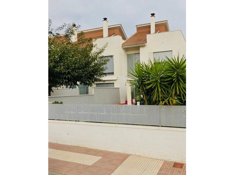 4 soveværelse Byhus til salg i Benicassim med swimmingpool garage - € 450.000 (Ref: 10049179)