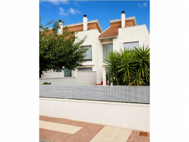 4 bedroom Townhouse for sale in Benicàssim with pool garage - € 450,000 (Ref: 10049179)