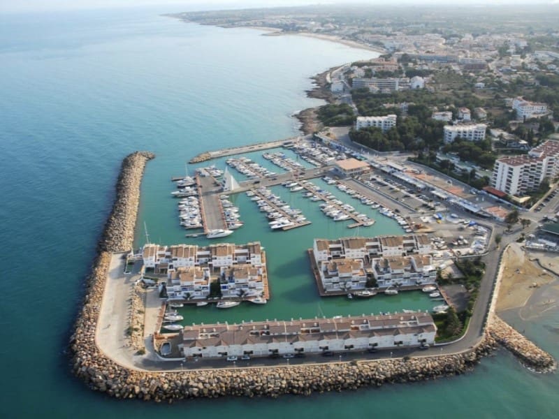Piso de 2 habitaciones en Alcossebre en venta con piscina - 150.000 € (Ref: 9980611)