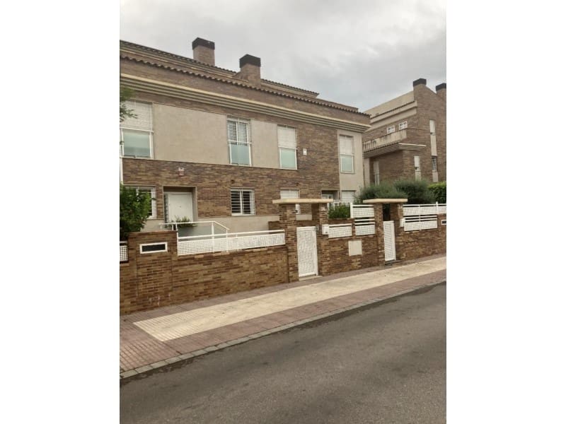 5 soveværelse Semi-Rækkehus til salg i Castello de la Plana med garage - € 490.000 (Ref: 9980617)