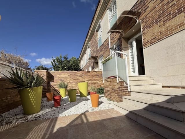 5 soverom Kjedet enebolig til salgs i Norte, Castelló de la Plana med garasje - € 490 000 (Ref: 9980617)