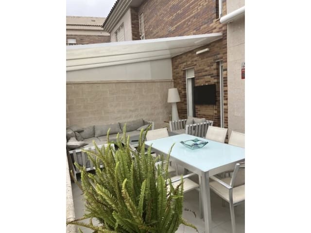 5 soverom Kjedet enebolig til salgs i Norte, Castelló de la Plana med garasje - € 490 000 (Ref: 9980617)
