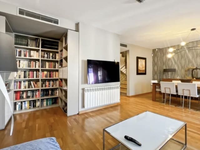 5 soverom Kjedet enebolig til salgs i Norte, Castelló de la Plana med garasje - € 490 000 (Ref: 9980617)