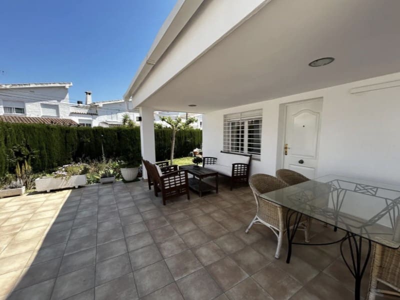 3 soveværelse Semi-Rækkehus til salg i Benicassim med garage - € 635.000 (Ref: 9980618)