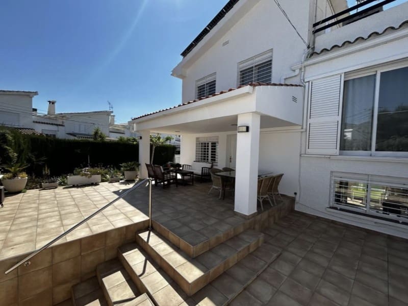 3 soveværelse Semi-Rækkehus til salg i Benicassim med garage - € 635.000 (Ref: 9980618)