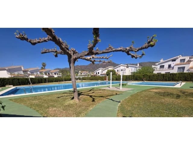 3 soverom Kjedet enebolig til salgs i Benicàssim med garasje - € 635 000 (Ref: 9980618)