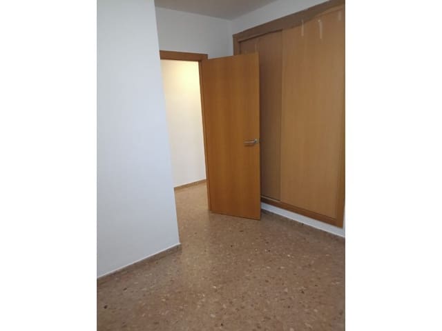 2 slaapkamer Appartement te koop in Oeste, Castelló de la Plana met garage - € 122.000 (Ref: 9982906)