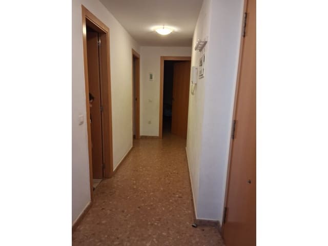 2 slaapkamer Appartement te koop in Oeste, Castelló de la Plana met garage - € 122.000 (Ref: 9982906)