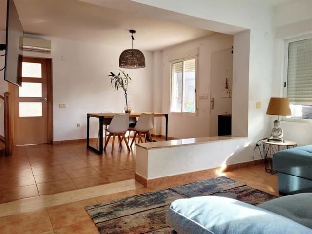 4 soveværelse Villa til salg i Benicàssim med swimmingpool - € 549.000 (Ref: 9982908)