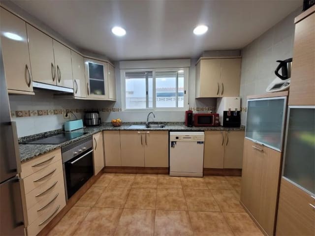 4 soveværelse Villa til salg i Benicàssim med swimmingpool - € 549.000 (Ref: 9982908)