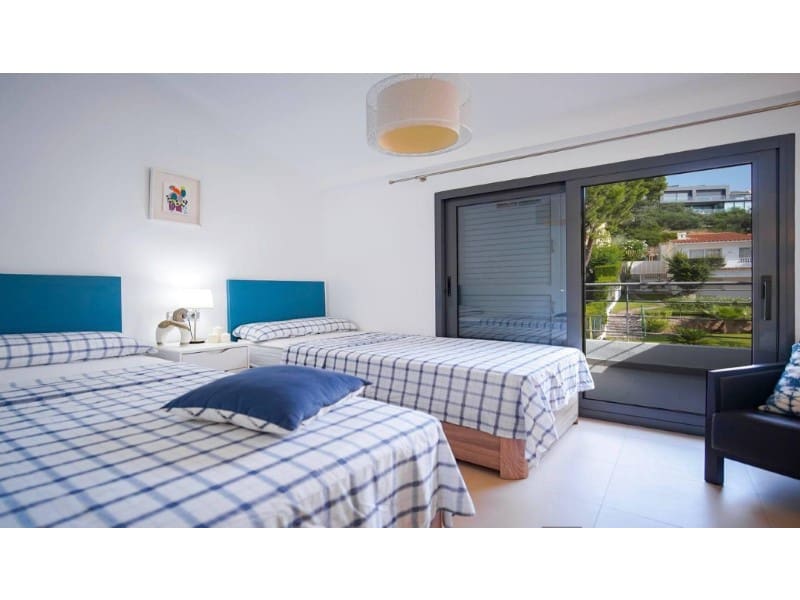 3 soveværelse Semi-Rækkehus til salg i Oropesa  med garage - € 880.000 (Ref: 9990644)