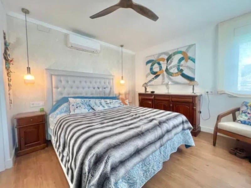 Flat for sale in Alcossebre with garage - € 299,500 (Ref: 9994171)