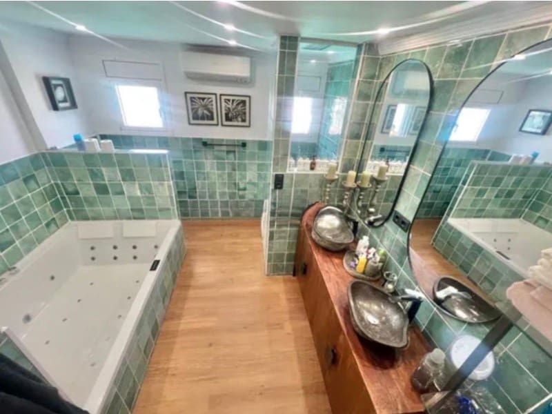 Flat for sale in Alcossebre with garage - € 299,500 (Ref: 9994171)