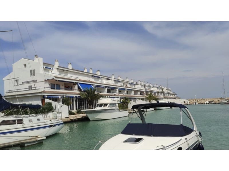 Flat for sale in Alcossebre with garage - € 299,500 (Ref: 9994171)
