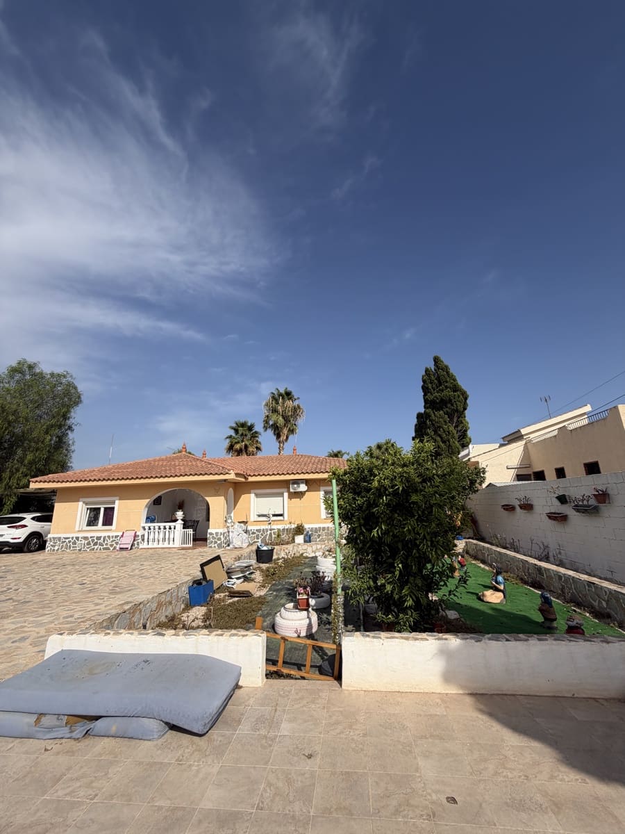 Casa de 4 habitaciones en Muchamiel / Mutxamel en venta con piscina garaje - 580.000 € (Ref: 10062294)