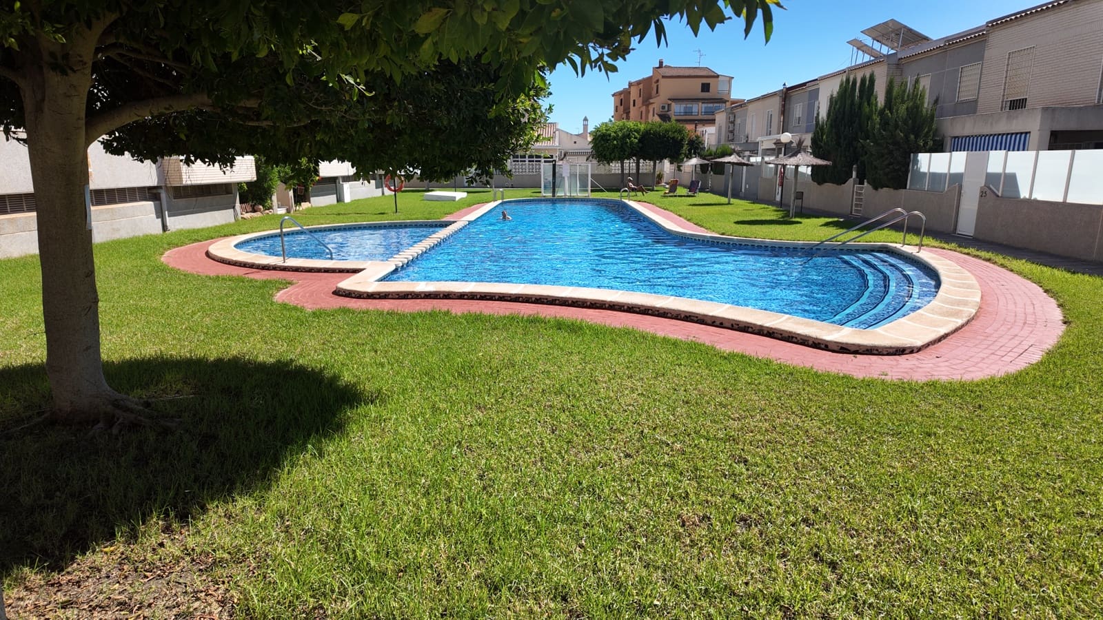 2 sovrum Radhus till salu i Torrevieja med pool garage - 320 000 € (Ref: 10099558)